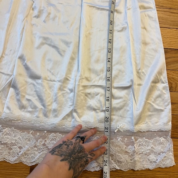 Vanity Fair Nylon Slip skirt with lace - Picture 4 of 6
